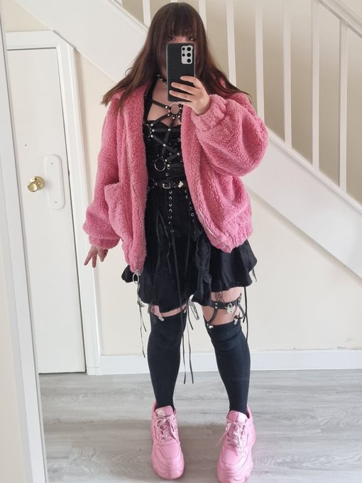 Before vs After my #iceninekills concert. Painful neck + Nosebleed = Headbanged too much Anyone else<a href="/tag/iceninekills"class="tags">#iceninekills</a><a href="/tag/ink"class="tags"><span>#ink</span></a><a href="/tag/metalhead"class="tags"><span>#metalhead</span></a><a href="/tag/nsfwtwt"class="tags"><span>#nsfwtwt</span></a>