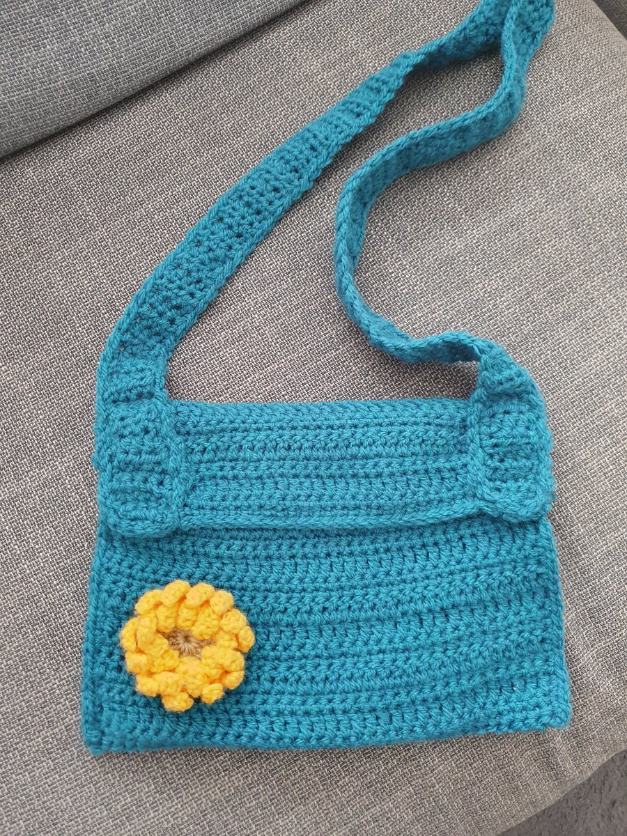 Things I do while listening to audiobooks.

Clean
Garden
Drive
Walk
Crochet

My 10yo wanted me to crochet her a bag so while listening to an audiobook I made this. She designed it I was tasked with making it. 

#crochetfun #familytime #audiobooks
