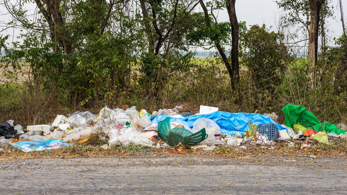 Did you know that you can report fly-tipping online? 

When reporting a fly-tip the following info will help: 
📍 The location
🗑️ Type of waste & how much 
🚚 Information about who has done it 
📸 Photos if possible

Report it here 👉 westoxon.gov.uk/flytipping