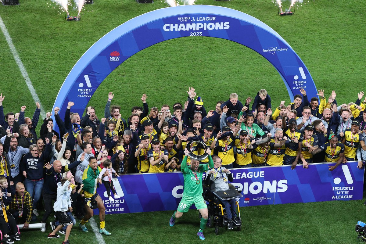 CameronStone_10's tweet photo. Football has its ups and downs, trust me, I know as I’ve lived a lot of them in the last 9 years working for this Club. But Saturday night was something else, I love this Club. It’s just like family and even better having my family there to celebrate an amazing result 💙💛 https://t.co/R5dxdrI1rt