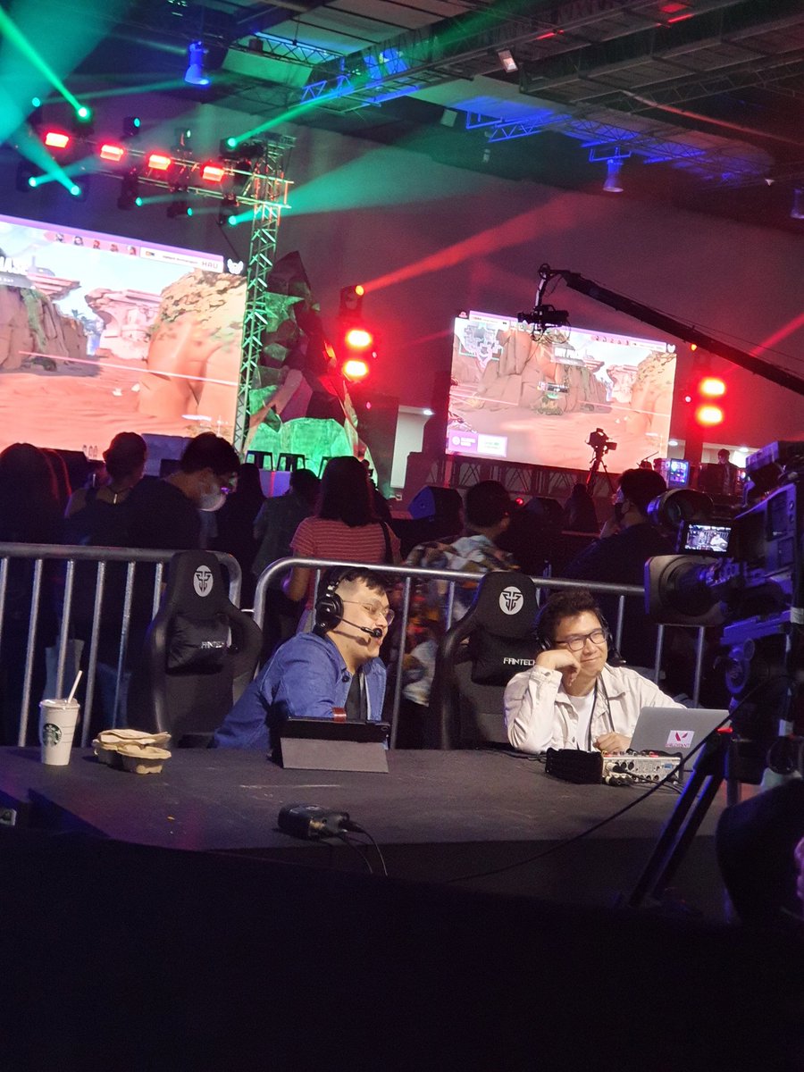 Catching <a href="/blackenBluePH/">blackenBlue 👽</a> &amp; <a href="/DaksCasts/">Daks</a> in person for the VCT PH finals! ((While I' watching MYSG on my phone)) 😅