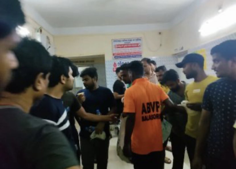 Rj1Kalpesh's tweet photo. ➡️ ABVP on ground
➡️ RSS on ground
➡️ VHP on ground
➡️ Bajrang Dal on ground

Still Liberals &amp; peacefuls demand ban on them typing from their AC rooms🤝

Seva Parmo Dharm🚩🚩
#odisha 
#OdishaTrainAccident
#IStandwithAshwiniVaishnaw https://t.co/UcltbWlGBP