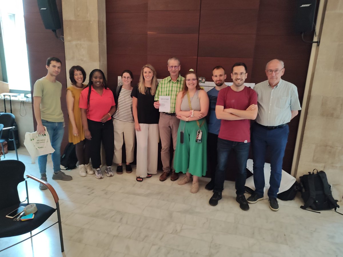 m_garciablasco's tweet photo. 🌿🚊🚌👏 #EPFConference superat gràcies a la tasca enorme d'una munió de persones, de les q sempre és important posar en valor l'equip tècnic petepero: mil gràcies @GinaM_Zaragoza i @carlesg98 x esforç! 💚

🔗+ info del q vam fer i dels participants aquí: https://t.co/JbJqUxOk2g https://t.co/51FA3OicNy