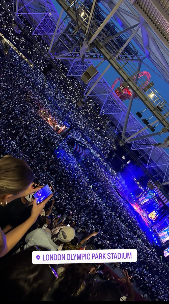 Baba refused to lick as* and put in the work!! Lool come rain come sun As* licking can’t get you this.
 Port harcourt to the f***king world!! @burnaboy sold out a 80,000 stadium in London!! shook?? Yes that’s what self belief, hardwork and consistency GETS you.