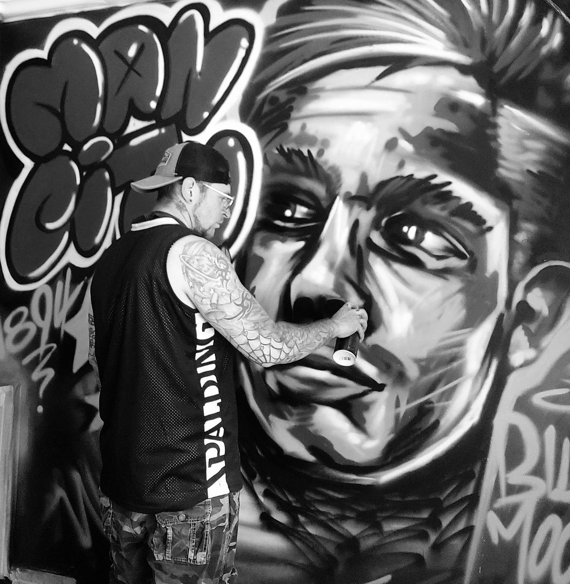 NspccNw's tweet image. HOME an Art Exhibition 4 @NSPCC 
MEET THE ARTIST  - Day 15 @leehartleyart Lee is a mural, custom art and tattooist from Withington, MCR &amp;amp; will be exhibiting at Three Little Words, MCR on Tuesday 13 June along with DJ Sets from @peterhook &amp;amp; @MCTunesUK #art4nspcc #nspcc 💚🖼️👩‍🎨🎨💚