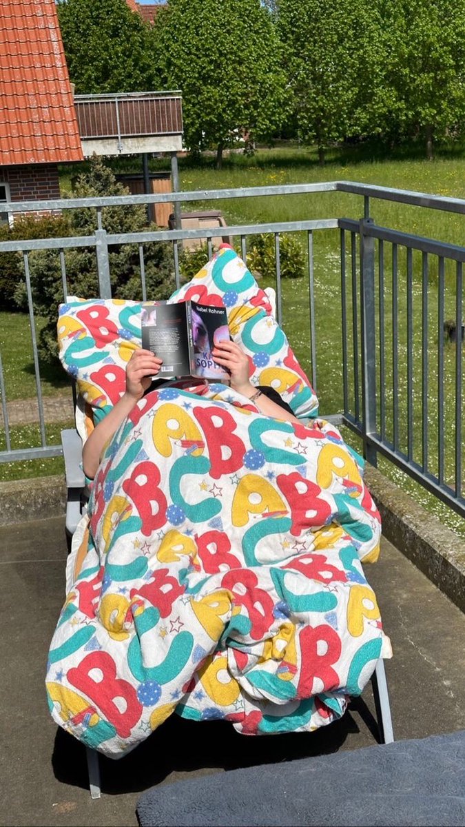 Wie toll ist das bitte?!?!
Dieses Foto hat mir eine Leserin von #KalteSophie geschickt 💜💜💜

Schaut mal, <a href="/HelmerVerlag/">Ulrike Helmer Verlag</a> !