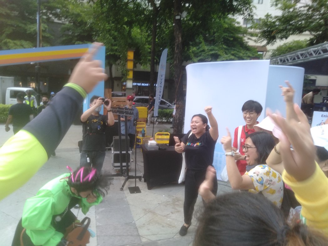 jlhabitan's tweet photo. The first time chaos was unleashed by Eurofans at #EurovillagePH.
Nagkakalat na kami ever since.
#Eurovision https://t.co/WrQmDVwg7j