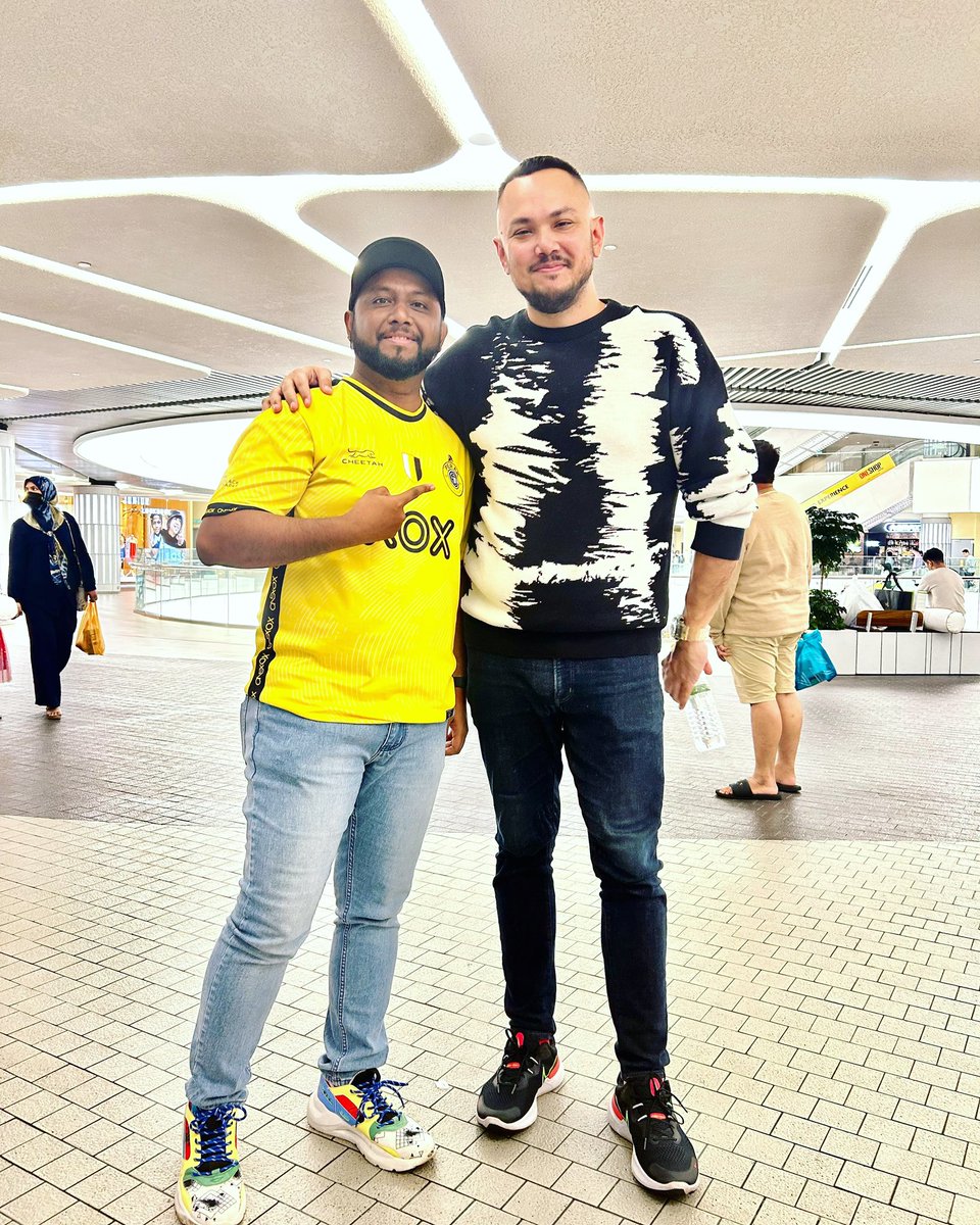 Aliff_thechamp's tweet photo. Semalam jenjalan terjumpa abg @imranajmain last jumpa masa interview di @galaksimuzikrtm dlu..lama dh..hehe π #WalkWithAliff #FightAliffFight #LetMeIn #TheChampIsHere #NeverGiveUp #BelieveThat #RadioAnnouncer #Producer π€ππ€ https://t.co/ZVnvhpJ4NR
