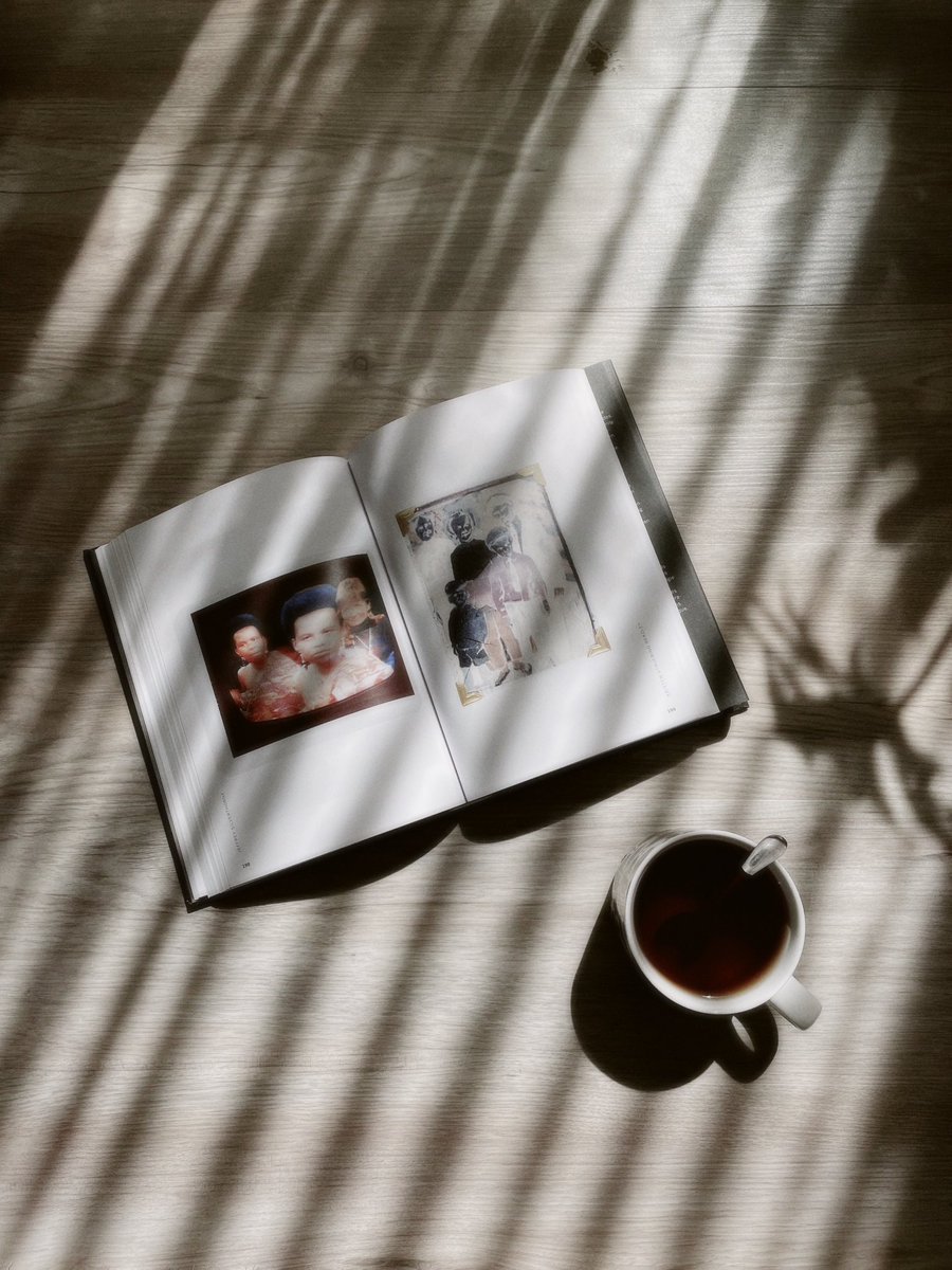 Photo book + Tea + Afternoon sun = Perfection! 

☀️