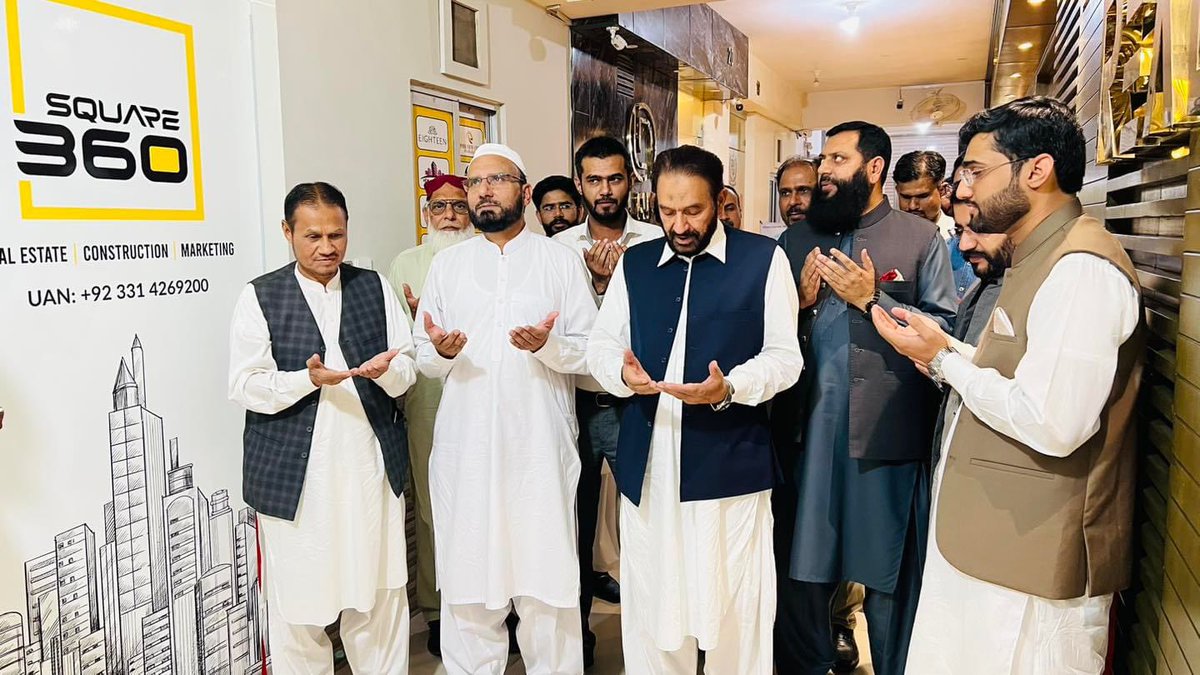 Inauguration Ceremony of Square360 Islamabad. 
It was performed by honorable @MianAslam_ (Ex-MNA), Ch Zahid Rafiq (General Secretary Islamabad Estate Agent Association), A. Ghaffar Tahir (Chairman Square360), Hamza Tahir (CEO Square360), and other chief guests.