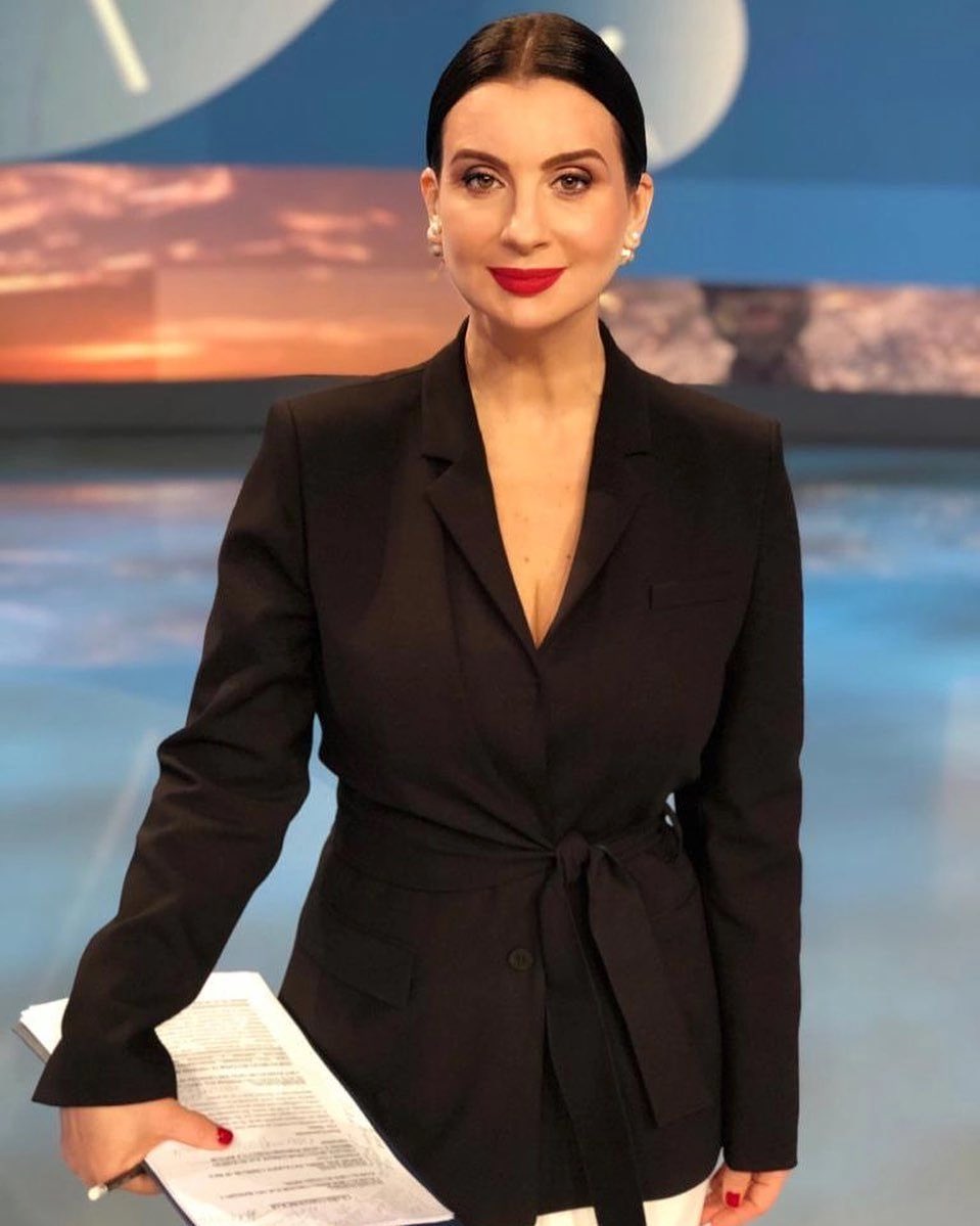 Наверно такое только в России может быть:
пока мамка — Екатерина Стриженова по первому каналу чихвостит Америку, ее дочка Анастасия и внук Пётр прекрасно живут в этой самой проклятой Америке.

Хорошо устроились наши пропагандисты. Хвалят Путина и Россию, но при первой же