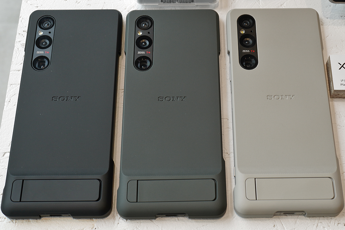 Xperia 1 V が尋常じゃないくらい売れてるのもあるけど、今回 ソニー純正のスタイルカバーの装着率が約半分くらいと異常に高い。

Style Cover with Stand for Xperia 1 V 「XQZ-CBDQ」 
 bit.ly/3NWjCVv #Xperia #Xperia1V