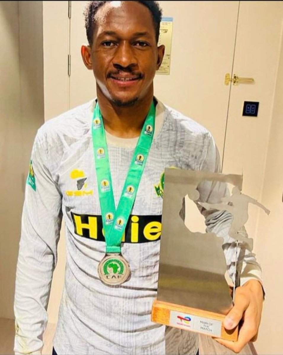 Kwa wanaojua kutufafanulia kwa lugha yetu maaana ya 1."First medals ever won by a Tanzanian side" AU kauli kama hii
"First medals ever won by Tanzanian clubs" 
Ni maana sawa au tofauti?