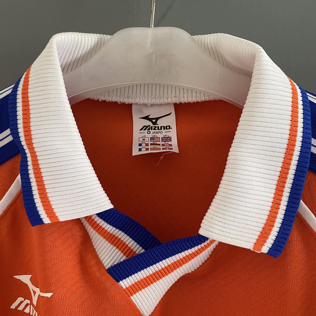 #r9
Mizuno Shirt
Size O/M 56x77cm
Excellent
bisa dibikin holland??

#bestoffer #lelang #nganulelang #auction #jersey4sale #original #jersey #shirt #kaosbola #bajubola #mizuno