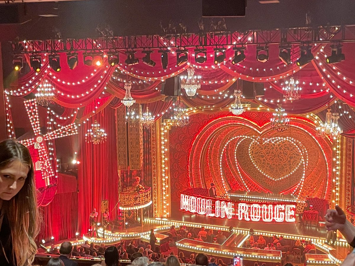 Lovely night out with my girl friends to see Moulin Rouge! What a stunning production!!