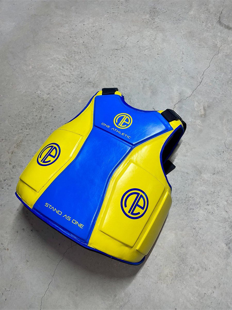 TheOneAthletic's tweet photo. OA Armour. Ergonomically shaped. Shock absorbing padding designed to disperse the hardest of impacts. 

Super lightweight with quick release straps. We are here to take over. 
•
•
•
•
•
#athletewear #boxing #elite #performance #elements  #sheild #armour #STANDASONE https://t.co/MQFsPUC7US