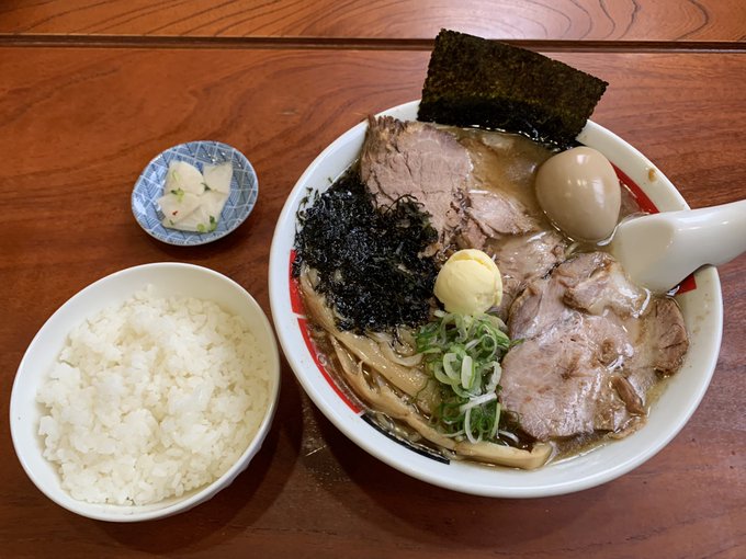 磐田市福田港近くの一鳳っていうラーメン屋さんが復活してて美味しかったです😋 