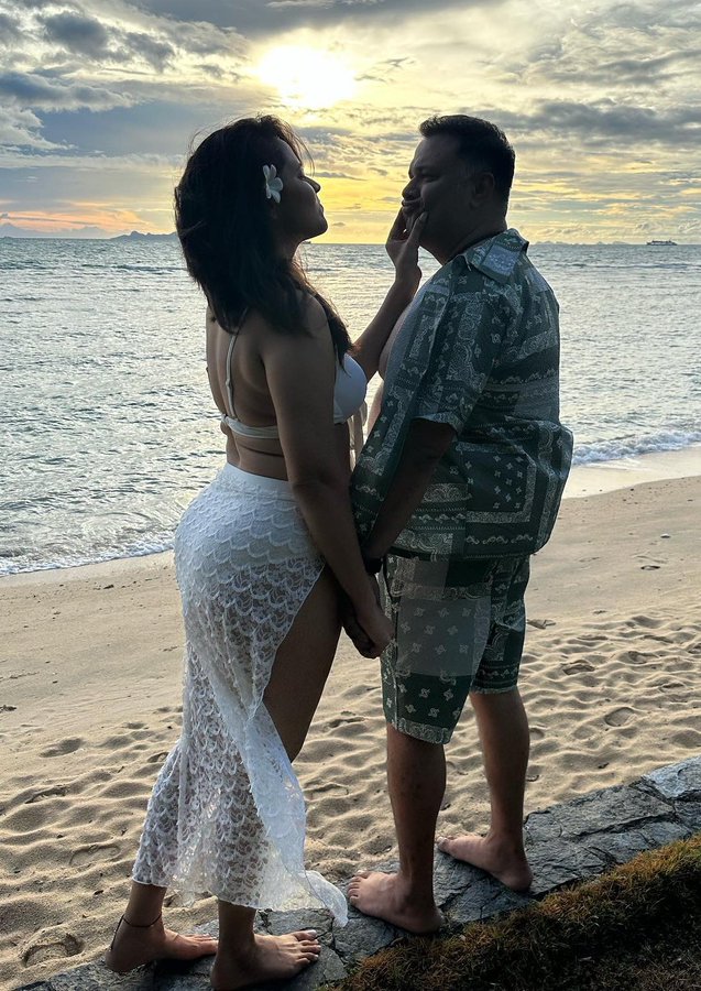 FxxPsUvaYAIY--2?format=jpg&name=900x900