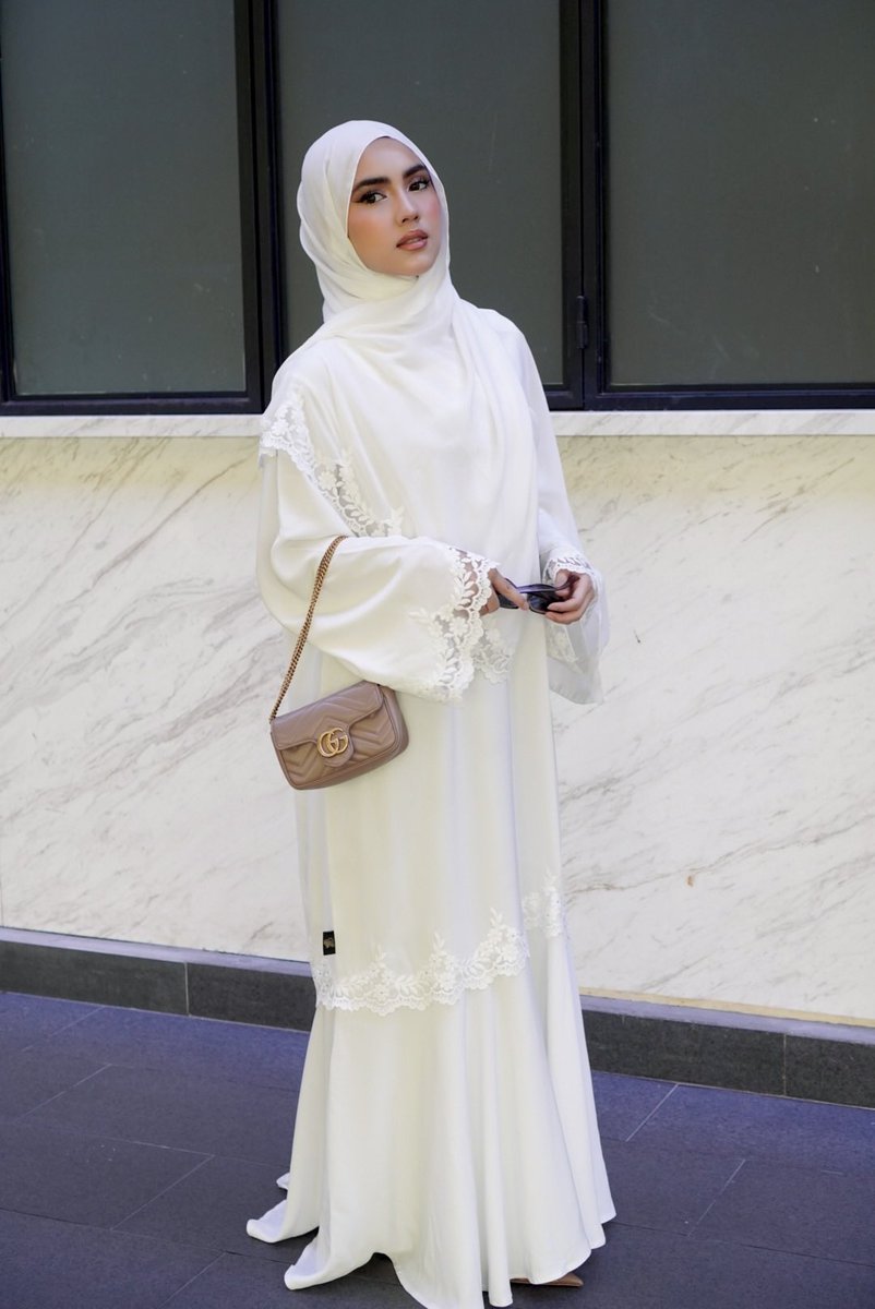 DahliaRizal's tweet photo. Donning bymarlena’s jubah🤍 https://t.co/wdlPZqzsfa