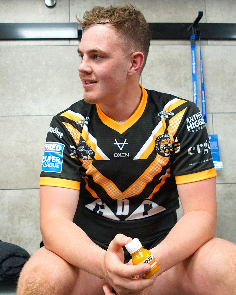 CTRLFC's tweet photo. 👊 Recovery for Friday starts now

🧋 Shout-out to @MojuDrinks' fresh all-natural shots for supporting our boys' recovery needs!

#COYF https://t.co/eY2LMkGXxo