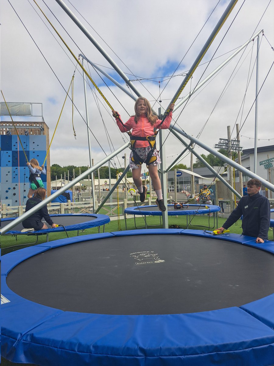 SarahSeaman8's tweet image. Trampolining just like spiderwoman! #healthyselfie @MrJeff85 @staynorHprimary