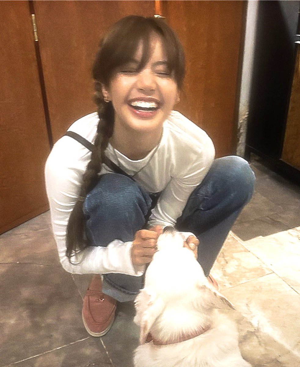 sourcelalis's tweet image. she’s so gf coded 🏃‍♀️