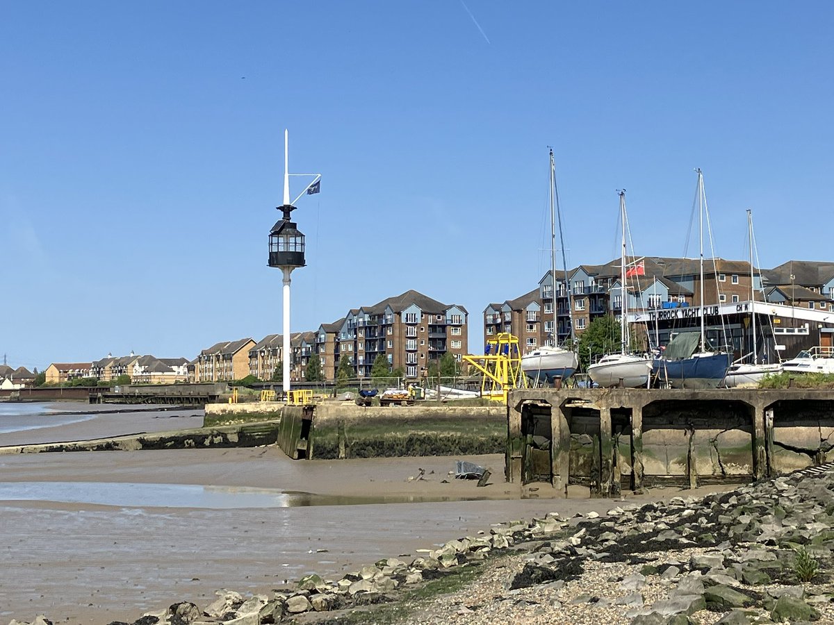 It’s a beautiful morning here in Grays. We are outwith the Grays Beachcombers collecting waste plastic and, other rubbish, from along the riverfront.