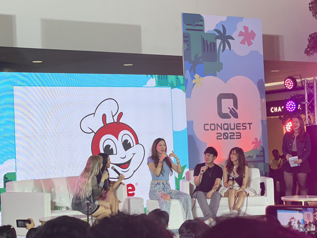Gogh_Van_Go's tweet photo. And that’s a wrap! Finally, saw @yvonnie from a far. That completes my #CONQuest2023 bucketlist… here are snaps from the roomies panel! Then, just me with my “yvonnie, we ❤️ you” sign *insert gargle battlecry* https://t.co/ylRpdbAF9Y