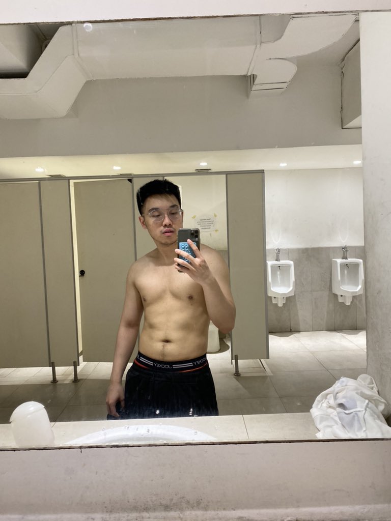 artjunaise's tweet photo. Dimanapun tetep mirror selfie 😛 https://t.co/jyvkI54cZR