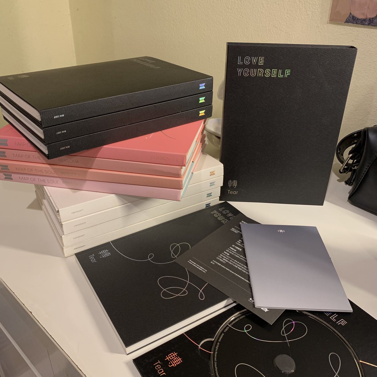 Bambe42's tweet photo. ปล่อยบั้มเปล่า bts ขายเป็นเซ็ต/ver 4 บั้มเลยนะคะ ไม่แยก ใครกำลังอยากสะสมแนะนำเลยค่า  เซ็ตละ 520.- ตกเล่มละ 130.- 

#ตลาดนัดบังทัน #ปล่อยของสะสมบังทัน #BangBangCon2023 #BTS #ของสะสมบังทัน https://t.co/atJYLVjdJa