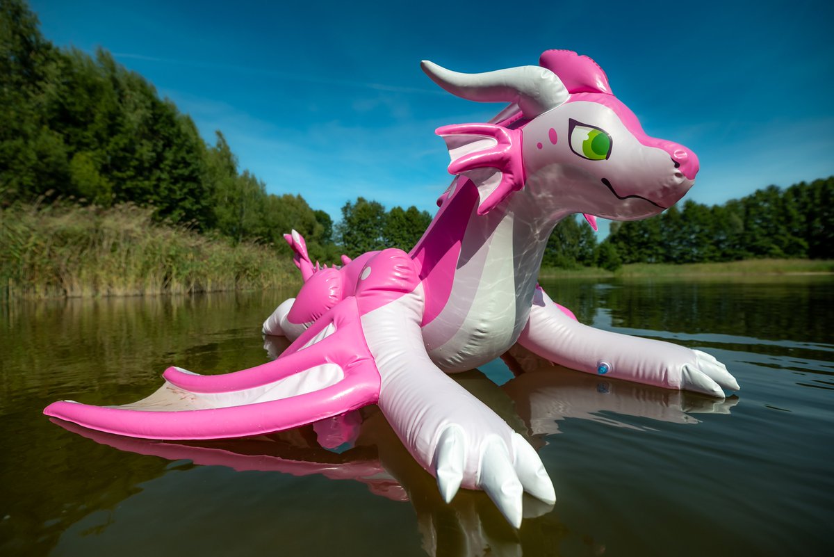 It's summer! Have fun with our toys. 😘

#Cerisey #Dragon #Inflatable #Pooltoy #lake