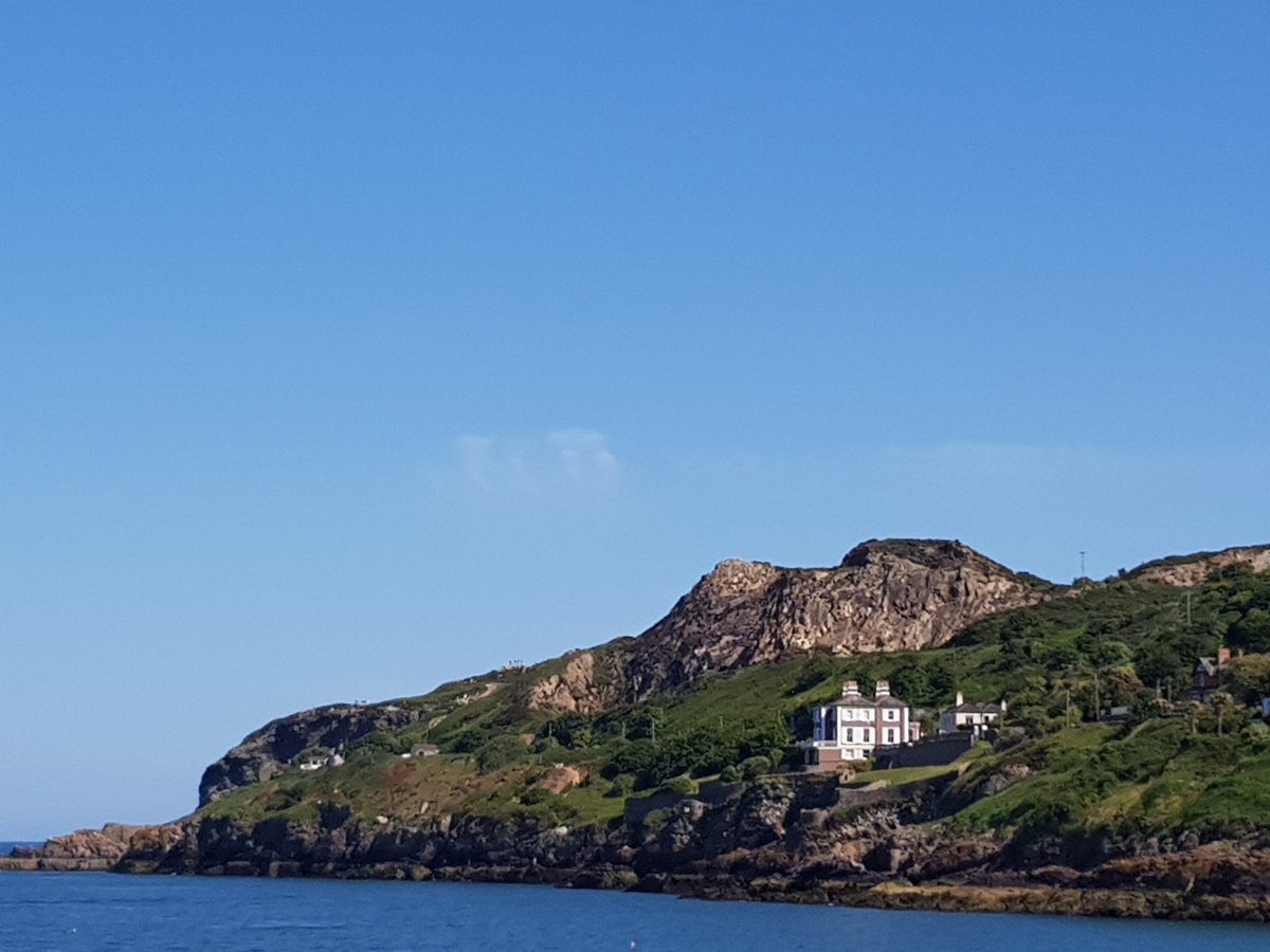 Howth Castle ☀️ Dublinbay 🇮🇪