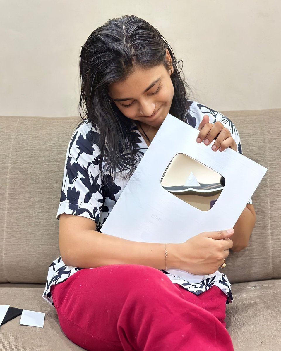 Here's your token of love "Silver Play button". Thank you for all the love and support. I feel so blessed to have you all as part of this journey 🤍

youtube.com/shorts/EHwxn1u…