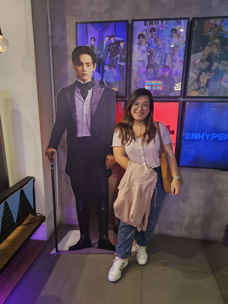 MrBoxySmile1995's tweet image. never imagine that cupsleeve event would be this fun 🥹🫶 my first but definitely not my last cse 🙂
#atmycarat #btsvt

thank you again @hi_homeroom Idol Cafe 💜