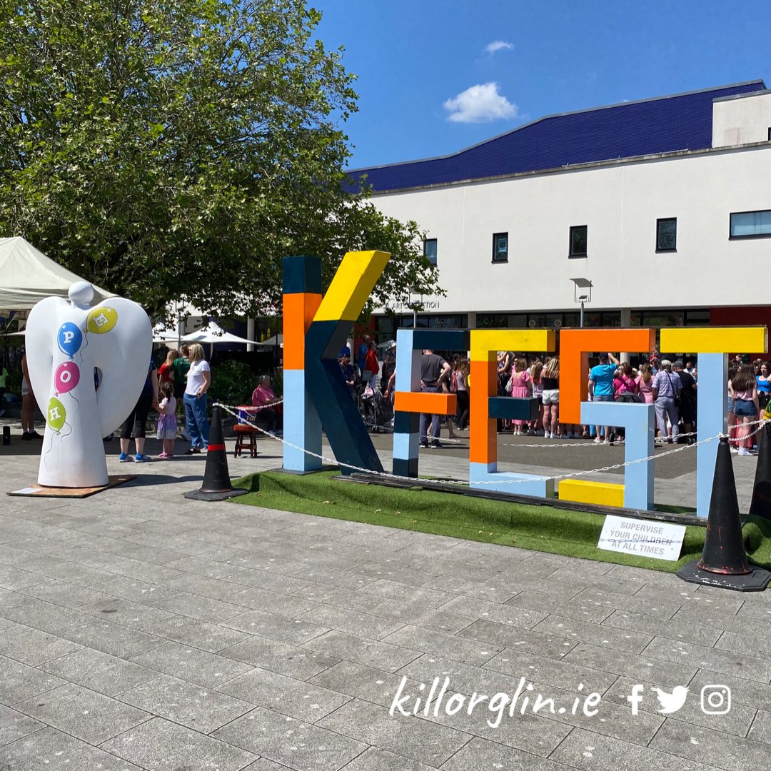 KillorglinTown's tweet photo. . @KFestMusicArt is in full swing! Why not head to #Killorglin to enjoy the vibrant carnival atmosphere &amp; the amazing lineup:

👩‍🎨Pop-up art galleries
🧶Craft fair
🧘‍♂️ Workshops
🎻 Live music

Please stay hydrated, slap on suncream, &amp; #LeaveNoTrace

#KFest2023 #LivePlayThriveHere https://t.co/nc0NvK7OQe