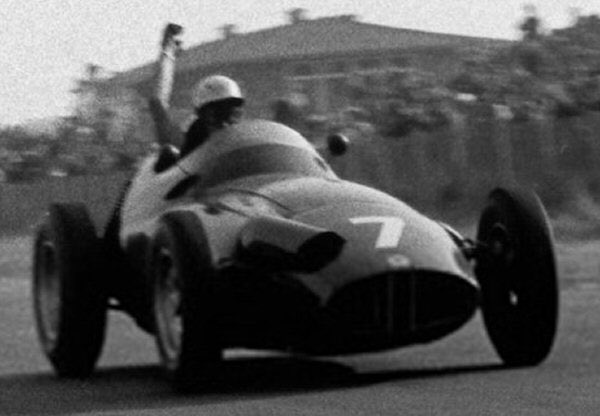 RandomGPF1's tweet image. Today’s Random #GrandPrix of the Day is the 1959 Dutch GP!

🗓️ 31st May 1959

🥇 Jo Bonnier (1st Win) - BRM (1st Win)
🥈 Jack Brabham - Cooper Climax
🥉 Masten Gregory - Cooper Climax

#F1