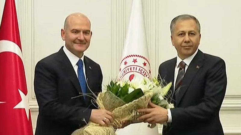 TurkeySpiker's tweet photo. #Suleymansoylu, İçişleri Bakanlığı görevini Ali Yerlikaya'ya devretti.
#spikerturkey https://t.co/d587gVkX9K