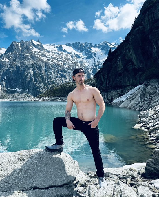 I&rsquo;m a mountain man now. Switzerland I&rsquo;m inside you. https://t.co/Dw8gV9NsH4<a href="/tag/shibari"class="tags"><span>#shibari</span></a>