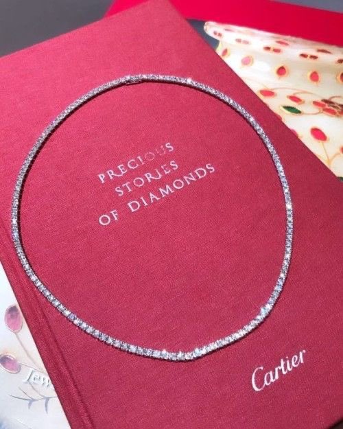 Ohlala's tweet image. Cartier diamond necklace