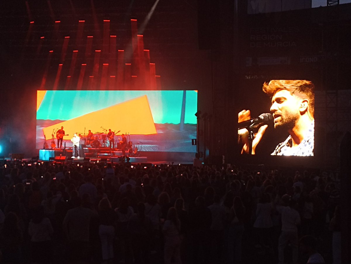 Noelia1297's tweet photo. He perdido la cuenta de las veces que he podido verte en concierto desde 2012 que me enamoré de tu música con el disco de Tanto, y siempre consigues hacer MAGIA en el escenario. Gracias por esta noche en Murcia @pabloalboran , y gracias por tu música. Deseando que sea la próxima. https://t.co/0RsDHwFTJh