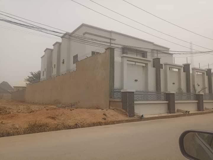 This used to be Agricultural Mechanization Centre at farm centre it was established by Audu Bako in those day. It was built and equipped with heavy duty machines for the benefit of the people of Kano. Many students that are studying Agric Engineering do go there for their IT.