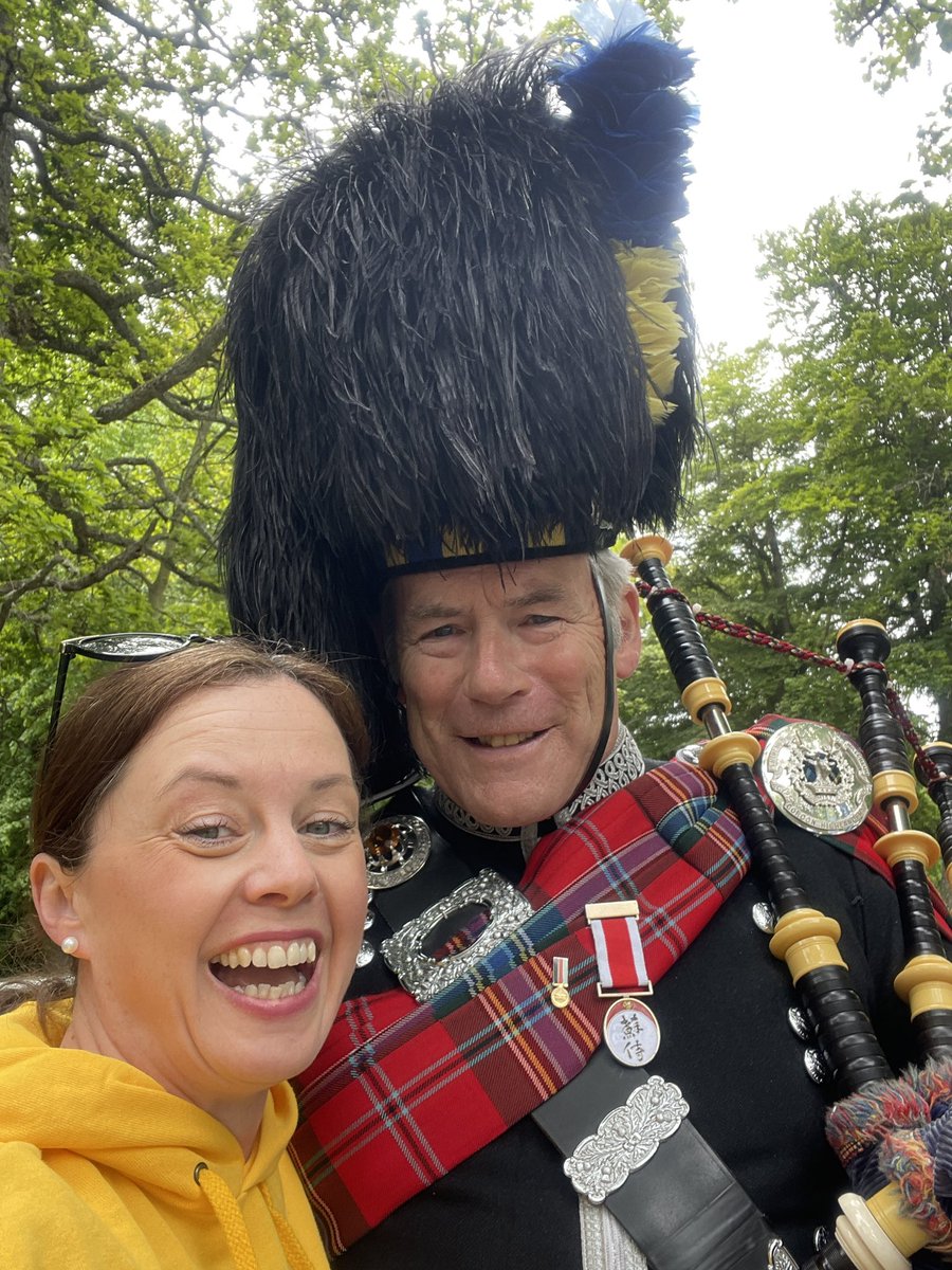 Nothing says you’re at #kiltwalk2023 #kiltwalkaberdeen quite like a selfie with a piper! 🤣🏴󠁧󠁢󠁳󠁣󠁴󠁿 @MarieCurieSCO