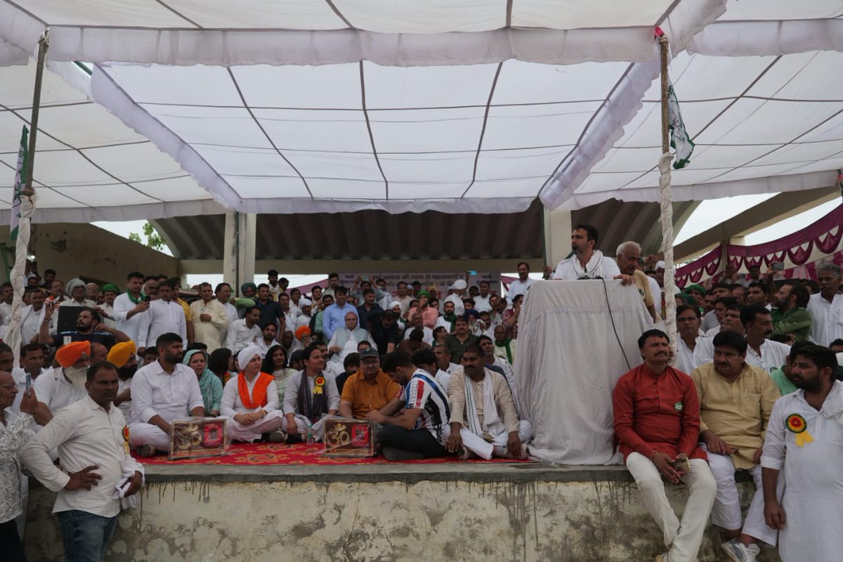 RLDparty's tweet photo. "आप यहाँ मामूली सभा में नहीं आये हैं, आप आँखों में अंगारें लेकर आये हो"

- @jayantrld जी 
अध्यक्ष, राष्ट्रीय लोकदल https://t.co/u3PyaFkaVW