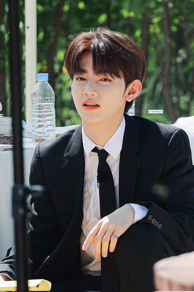 hao is soooooo handsome but at the same time soooooo charismatic but at the same time he is sooooooo beautiful...and suit really really suits him so much...🥺😭

#章昊 #ジャンハオ #장하오 #ZHANGHAO #ZB1