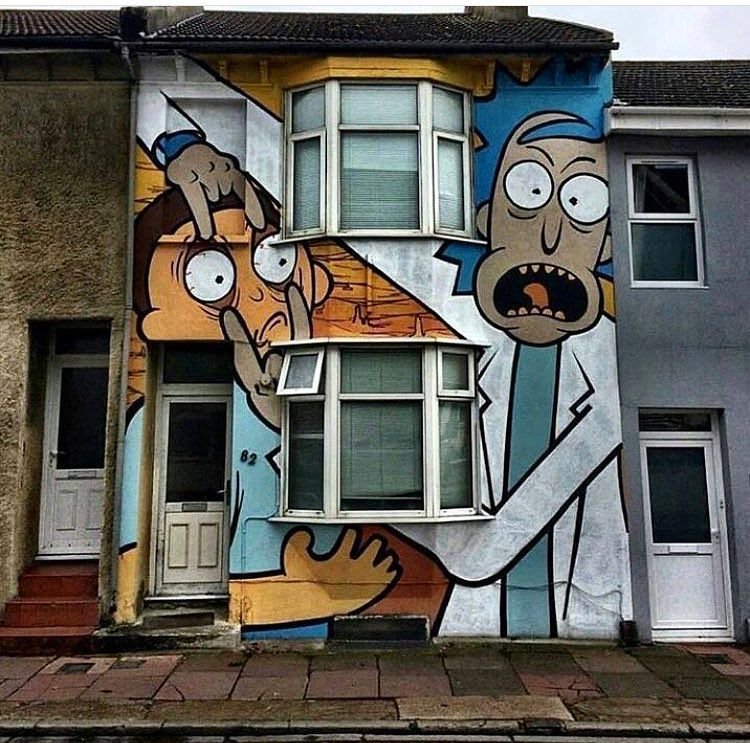 Graffiti sanatçısı AROE tarafından Brighton’da bulunan bir evin dış cephesine yapılmış Rick and Morty çalışması...