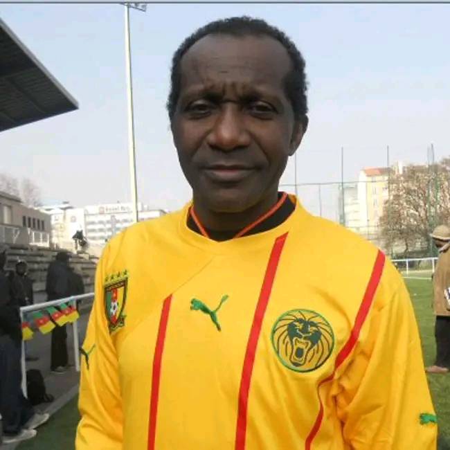 #Twitter #Cameroon
je vous présente la légende Grégoire Mbida Arantes, le premier camerounais à avoir inscrit un but en Coupe du Monde. C'était en 1982 en Espagne.  Il est mon idolo dans le football et mon homonyme