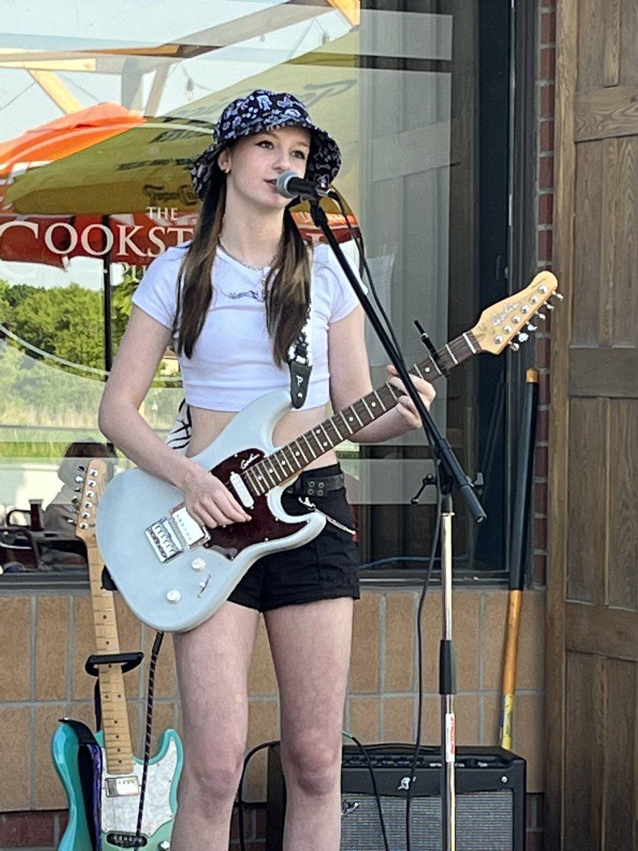 Great time at Cookstown Pub! Playing my Godin Session R-HT Pro Carbon White Electric Guitar @GodinGuitars @gussapolooza @JimmyKimmelLive @jimmyfallon #Indieartist #livemusic #SupportLocal #musicfestival #unsignedartist #brigitteeve