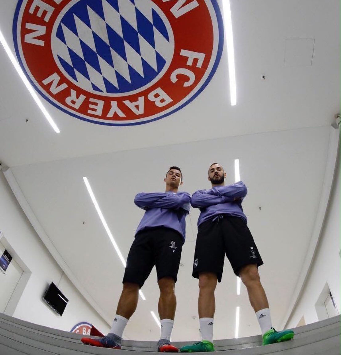 theMadridZone's tweet image. Most goals in Real Madrid history: 
1. Cristiano Ronaldo
2. Karim Benzema 

Most assists in Real Madrid history: 
1. Karim Benzema 
2. Cristiano Ronaldo 

Both signed in the same summer.🔝⚪️