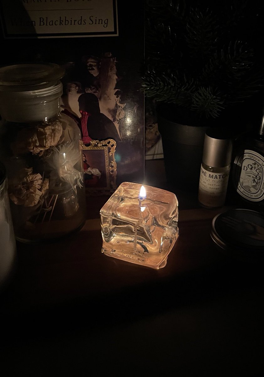 _krm_96's tweet photo. 🌛✴︎🕯 https://t.co/AiE4yXpg6u