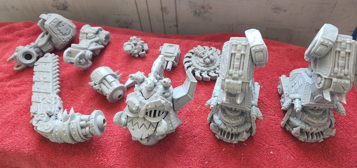 Something Mighty Morphin Dakka Dakka this way comes 🥰

#warhammer40000 #Warhammer #tabletop #WarhammerCommunity #PaintingWarhammer #Citadel #Orks